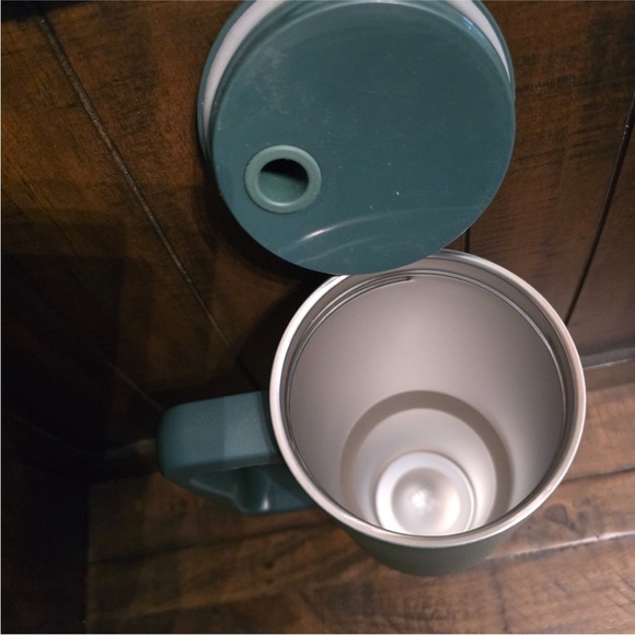 NEW Green Insulated 40oz Tumbler with Straw - Picture 3 of 3